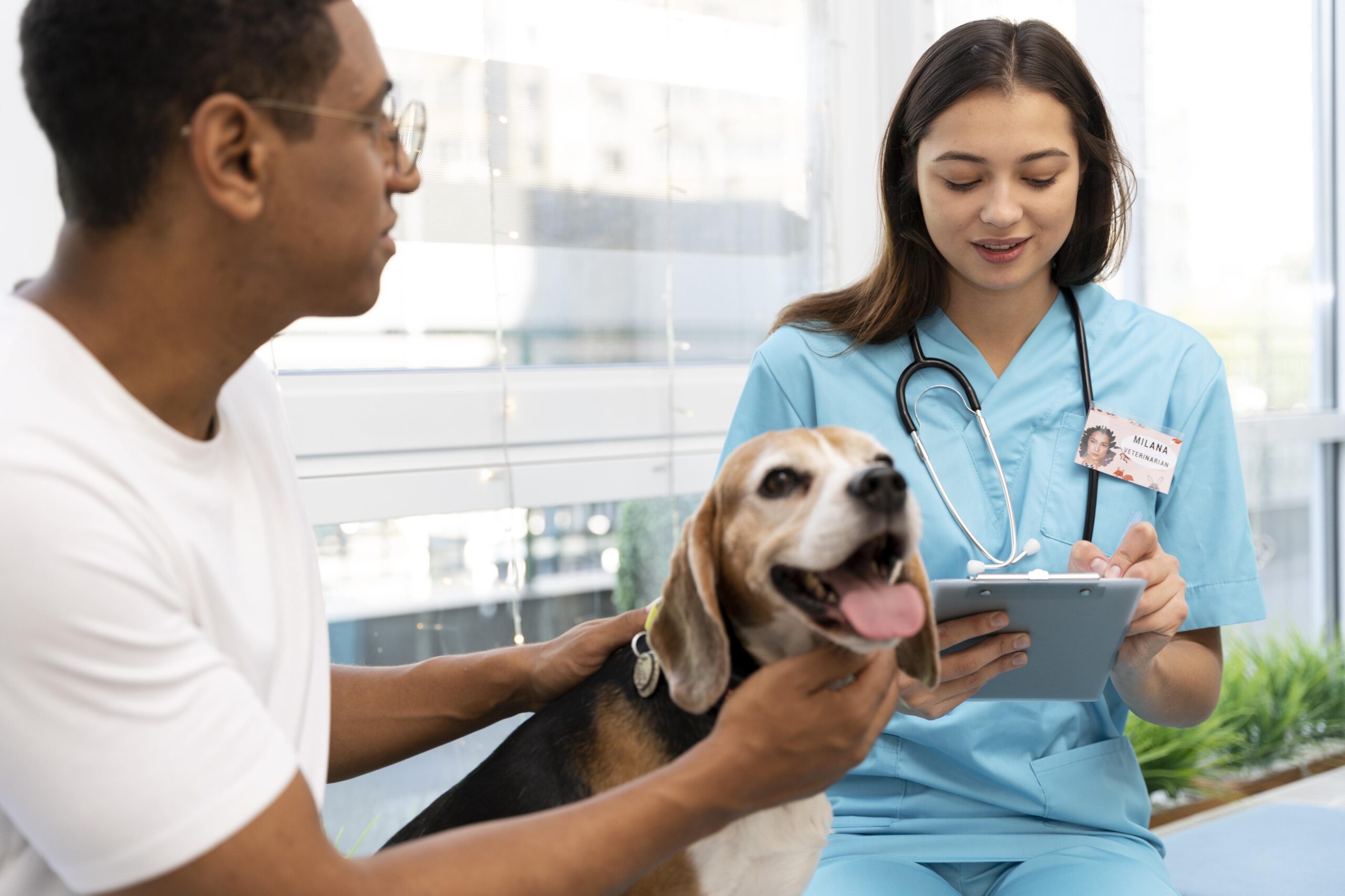 close-up-man-with-dog-clinic
